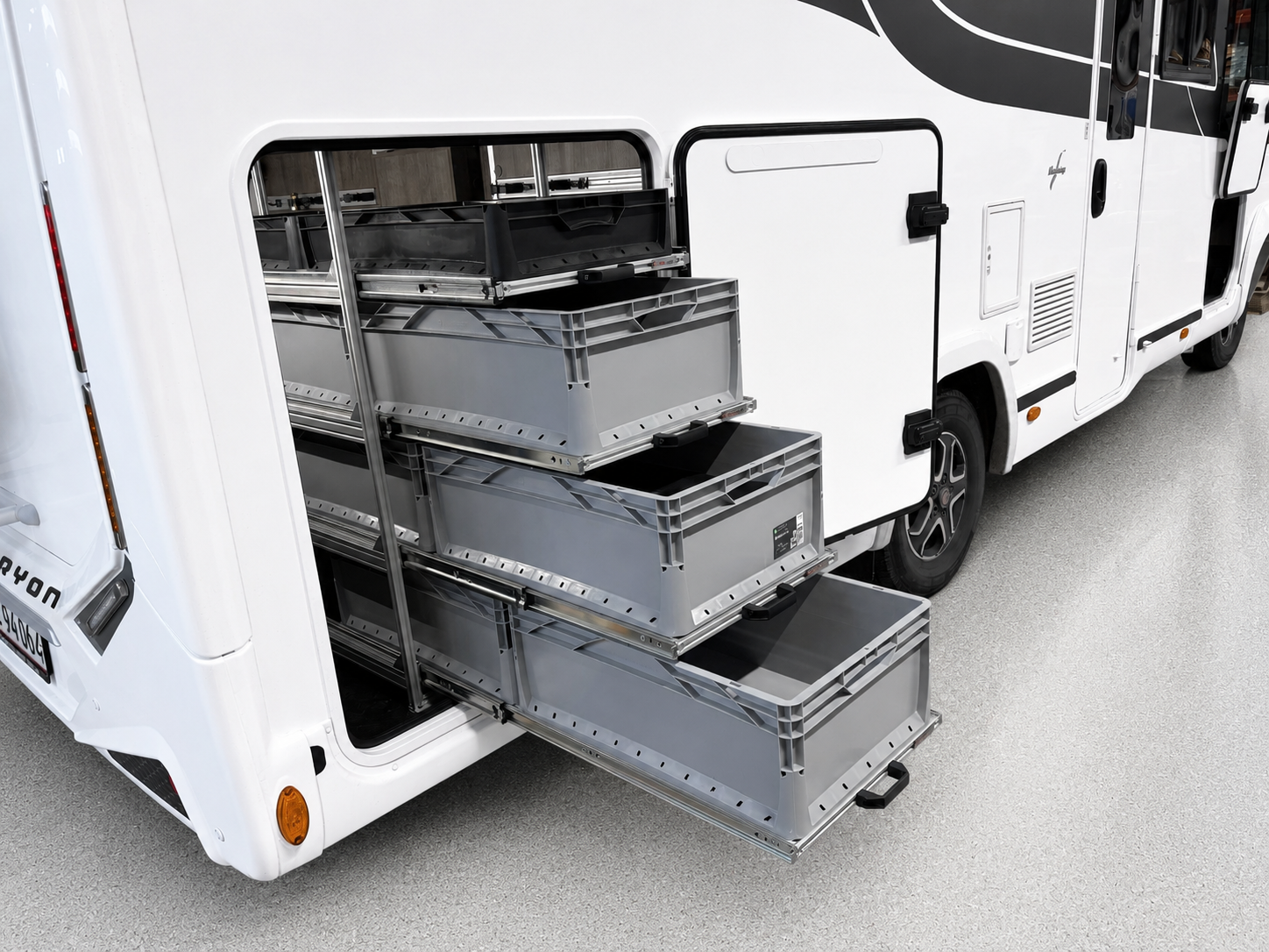 Wohnmobil Regale mit Auszug